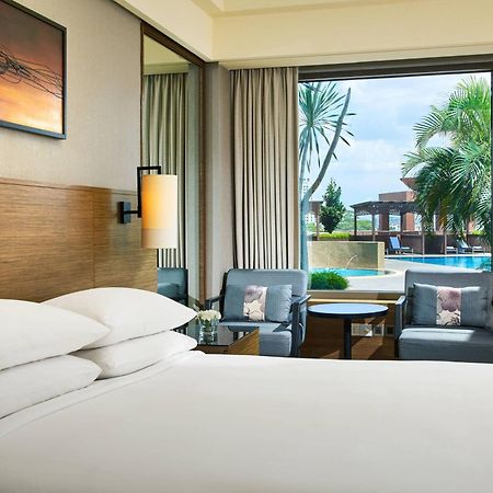 Renaissance Johor Bahru Hotel Esterno foto Deluxe Pool Access