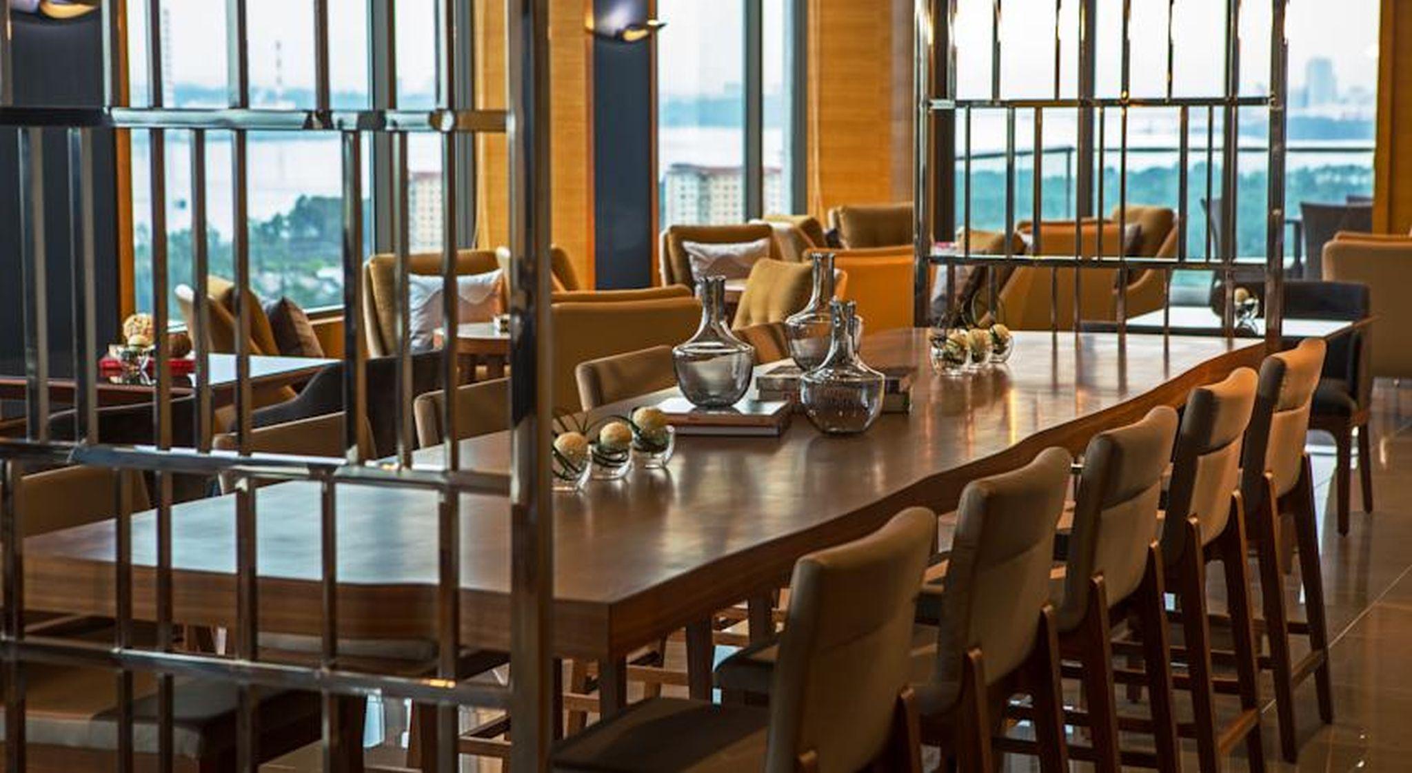 Renaissance Johor Bahru Hotel Esterno foto The Club lounge at Munich Airport