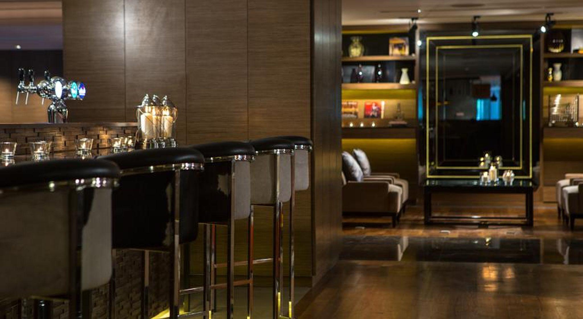 Renaissance Johor Bahru Hotel Esterno foto The bar at the hotel