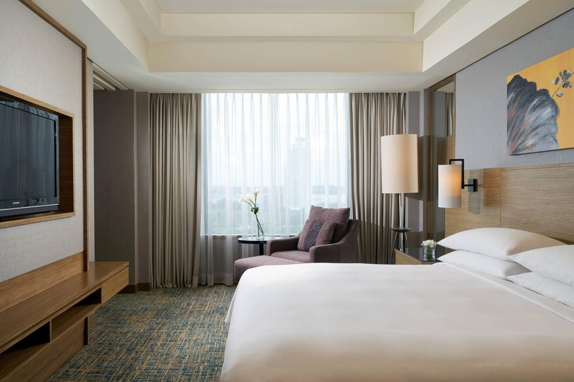 Renaissance Johor Bahru Hotel Esterno foto Deluxe Room